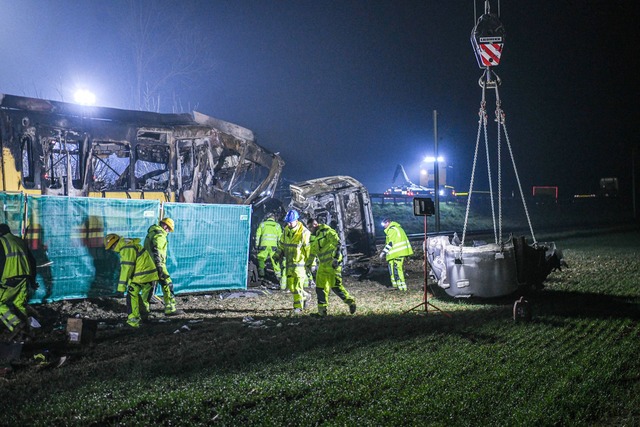 Sachverst&auml;ndige sollen helfen, de...kten Bahn&uuml;bergang zu kl&auml;ren.  | Foto: Jason Tschepljakow/dpa