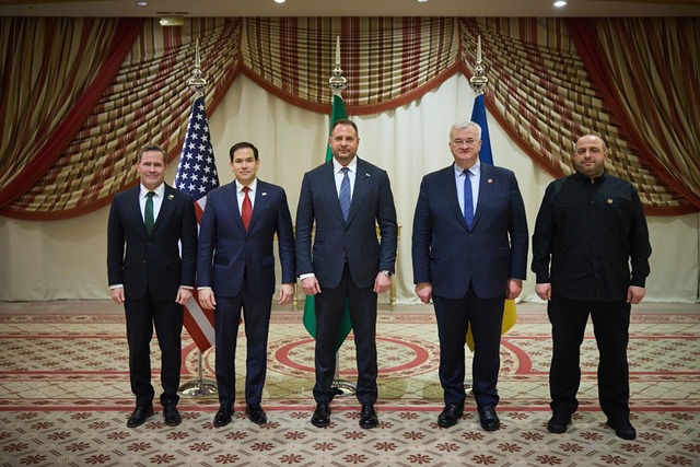 Bei Gespr&auml;chen in Saudi-Arabien h...ischen Milit&auml;rhilfe. (Archivbild)  | Foto: -/Ukrainian Presidential Press Office/AP/dpa