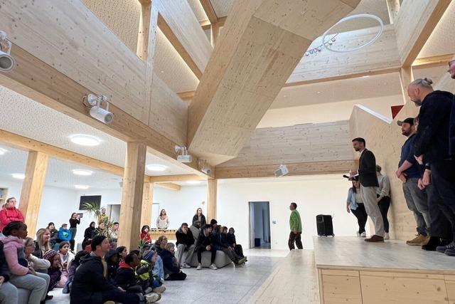 Ein besonderer Tag: Das Frderzentrum Hochschwarzwald nimmt Unterricht im neuen Schulhaus auf