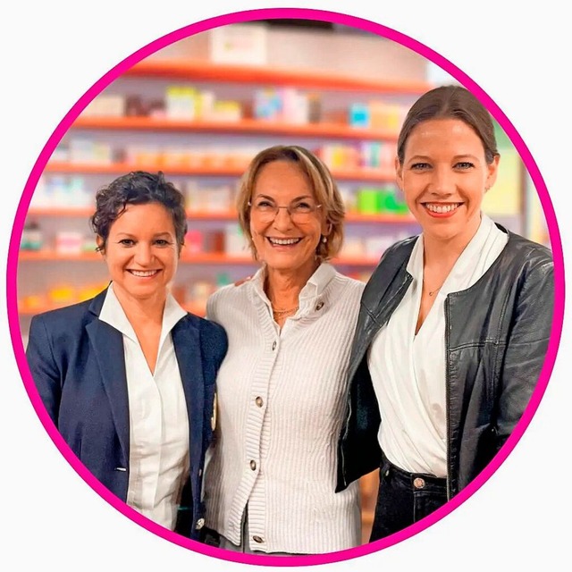 Sybille Koch-Gpfrich (li.) und Julian...rin Suzanne Sennecke-Blch bernommen.  | Foto: Holzmarkt Apotheke
