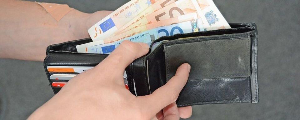 Jugendliche klauen in Tiengen einem jungen Mann die Geldbrse
