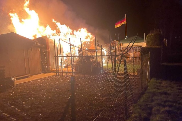 Brennende Gartenhtte in Waldkirch  | Foto: Feuerwehr Waldkirch