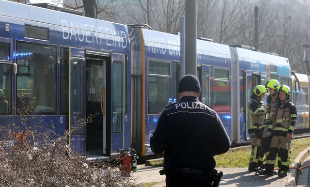 Der zun&auml;chst fl&uuml;chtige tatve...s stellte sich und wurde festgenommen.  | Foto: Bodo Schackow/dpa