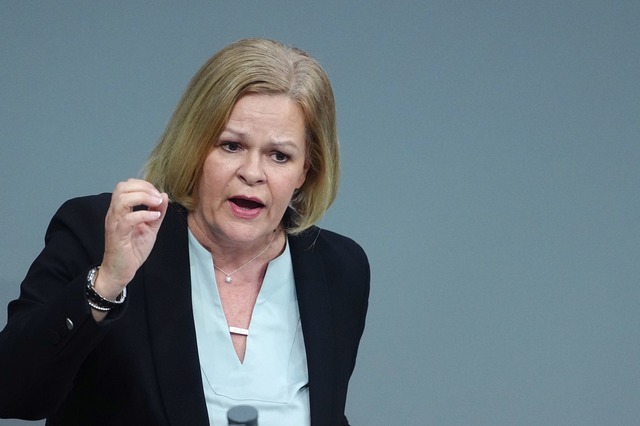 Bundesinnenministerin Nancy Faeser nan...n Schutz f&uuml;r Frauen. (Archivbild)  | Foto: Kay Nietfeld/dpa