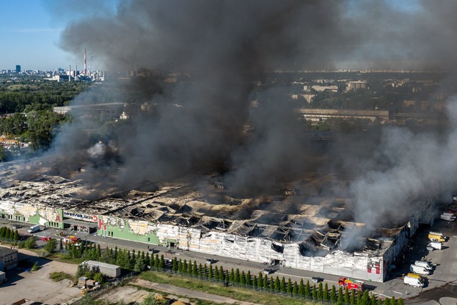 Im Mai 2024 stand ein Einkaufszentrum ...anschl&auml;gen in Polen. (Archivbild)  | Foto: Leszek Szymanski/PAP/dpa