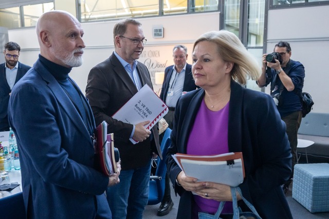 Tagelang wurde in Potsdam f&uuml;r die...m &ouml;ffentlichen Dienst verhandelt.  | Foto: Christophe Gateau/dpa