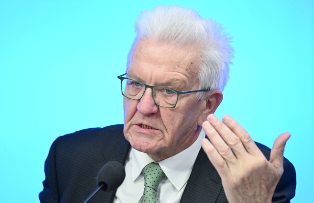 H&auml;lt nichts von zus&auml;tzlichen...ent Winfried Kretschmann. (Gr&uuml;ne)  | Foto: Bernd Wei&szlig;brod/dpa