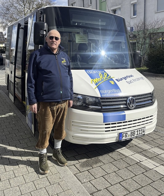 Oliver Lffler vor dem Brgerbus in Bad Krozingen  | Foto: Elisabeth Lorenz