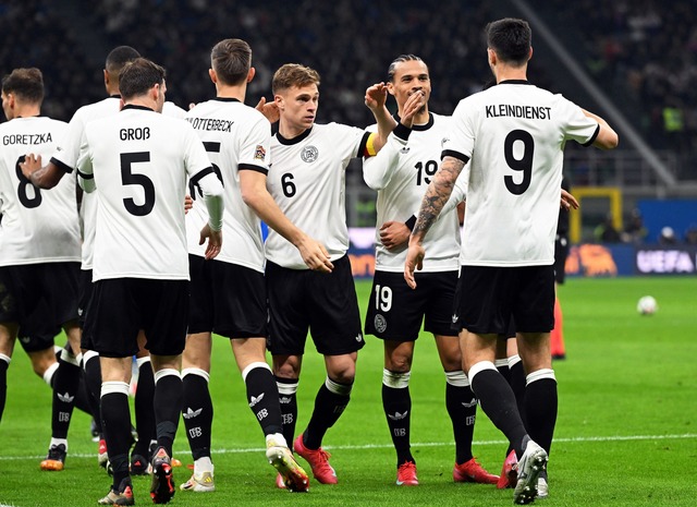 Deutschland bejubelt einen gro&szlig;en Fu&szlig;ball-Abend.  | Foto: Federico Gambarini/dpa