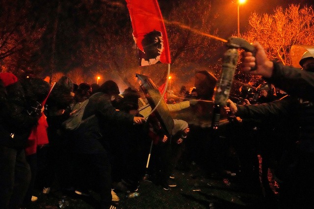 Imamoglus Partei spricht von einem Staatsstreich.  | Foto: Khalil Hamra/AP/dpa