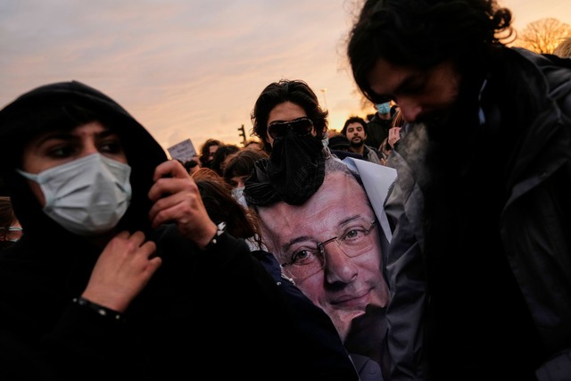 Imamoglu gilt als potenziell aussichts...2028 angesetzten Pr&auml;sidentenwahl.  | Foto: Khalil Hamra/AP/dpa