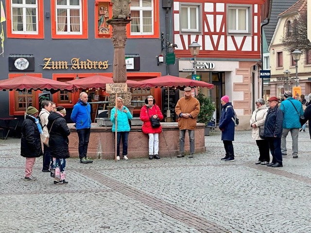 Seit zehn Jahren gibt es &#8222;Schwei...brunnen und schweigen fr 15 Minuten.   | Foto: Helmut Seller