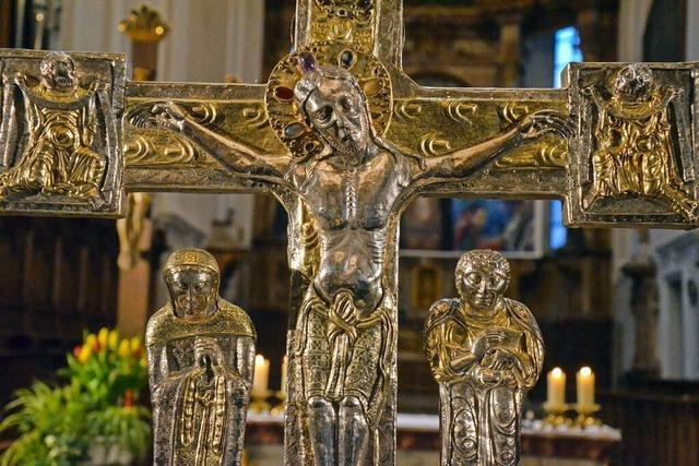 Bei Konzert in Mnstertal wird seltenes Silberkreuz aus dem Mittelalter gezeigt