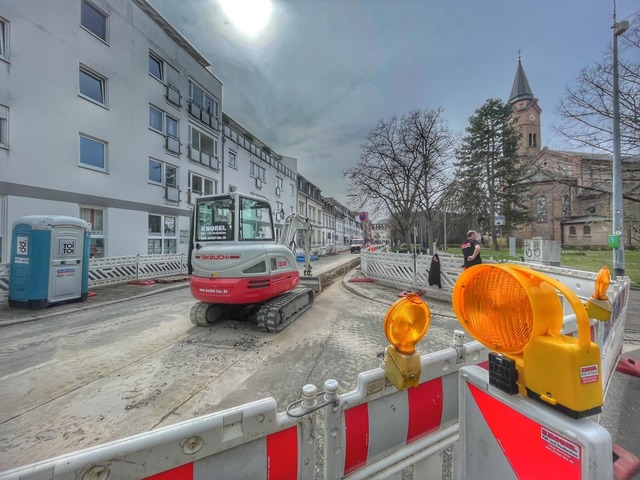 Der Glasfaserausbau, hier in der Haagener Strae,  hat Fahrt aufgenommen.  | Foto: Barbara Ruda