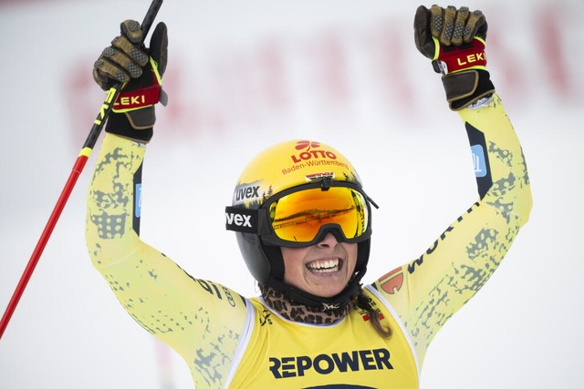 Daniela Maier freut sich ber WM-Bronze in St. Moritz.  | Foto: Gian Ehrenzeller (dpa)