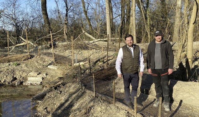 Alexander Schindler und Fabian Berl vo...ungfische geschtzt aufwachsen knnen.  | Foto: Gemeinde Rust