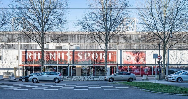 Die Rhnus-Sporthalle msste fr viele...das Projekt liegt erst einmal auf Eis.  | Foto: teli