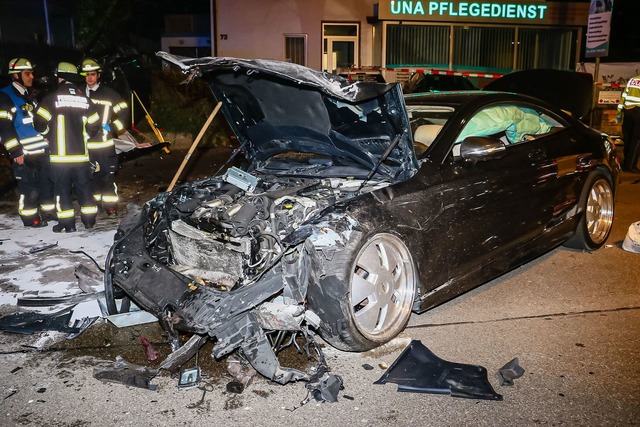 Der Fahrer des am Unfall beteiligten Pkw wurde festgenommen.  | Foto: Andreas Rometsch/KS-Images.de/dpa