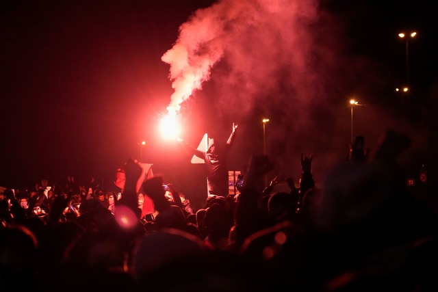 F&uuml;r mehrere Gro&szlig;st&auml;dte...t eigentlich ein Demonstrationsverbot.  | Foto: Khalil Hamra/AP/dpa