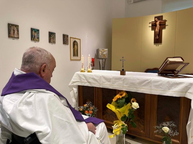 Das einzige Foto, das bisher aus dem K...er&ouml;ffentlicht wurde. (Archivbild)  | Foto: Uncredited/Vatican Press Hall/AP/dpa