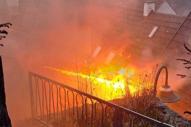 Rasches Eingreifen der Feuerwehr verhindert Grobrand im Isteiner Innerdorf