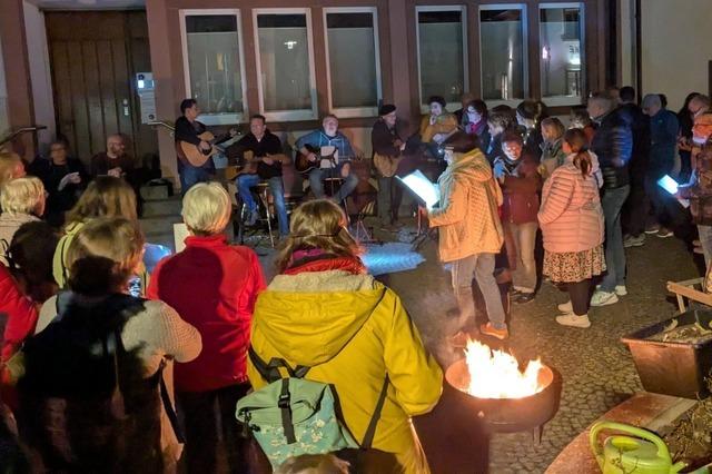 Grner Tisch und Procant" veranstalten in Malterdingen zur Earth Hour ein Singalong