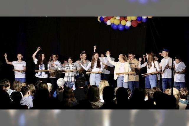 Ein Kulturabend der Realschule am Giersberg findet im Foyer des Schulzentrums Dreisamtal statt