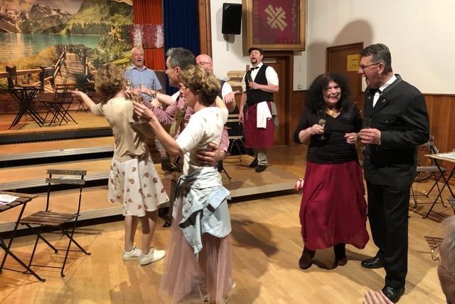 Der Gesangverein Hsingen bringt die Musikkomdie "Im weien Rl" nach Hsingen