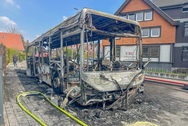 Bus brennt in Kehl vollkommen aus – keine Verletzten