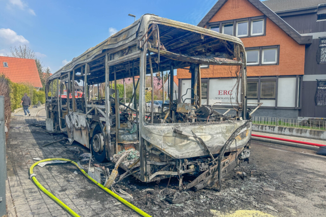 Bus brennt in Kehl vollkommen aus - keine Verletzten