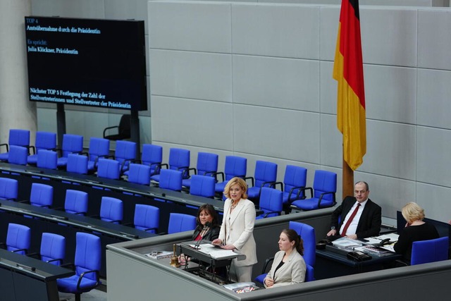In der ersten Sitzung des neuen Bundes...lia Klckner zur Prsidentin  gewhlt.  | Foto: Kay Nietfeld (dpa)