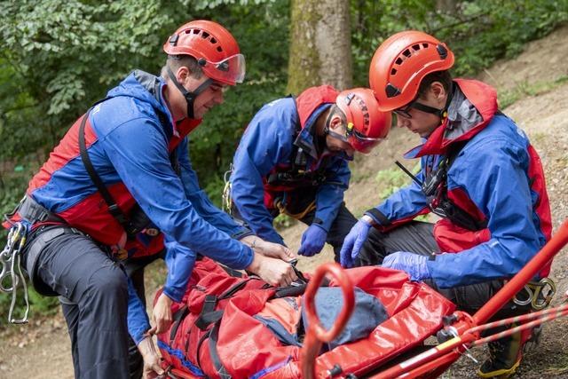 Motocross-Fahrer hat sich bei Sturz im Staufener Wald schwer verletzt und wurde nur schwer gefunden