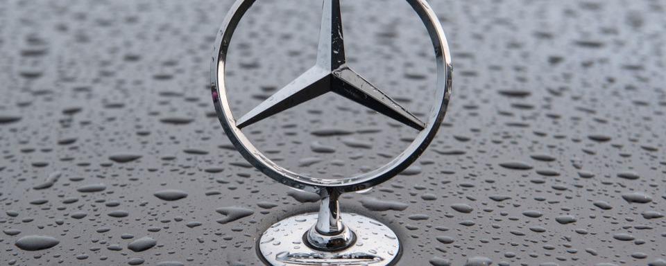 Aggressiver Mercedes-Fahrer wird gestoppt und bedroht Mann in Freiburg-Haid