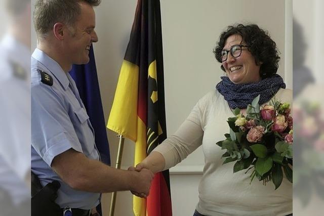 Frau zeigt Zivilcourage