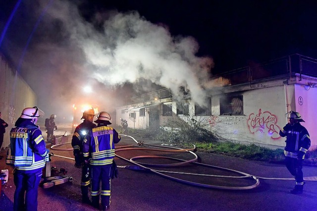 Passanten hatten starken Rauch und Fla...n wahrgenommen und die Wehr alarmiert.  | Foto: Wolfgang Knstle