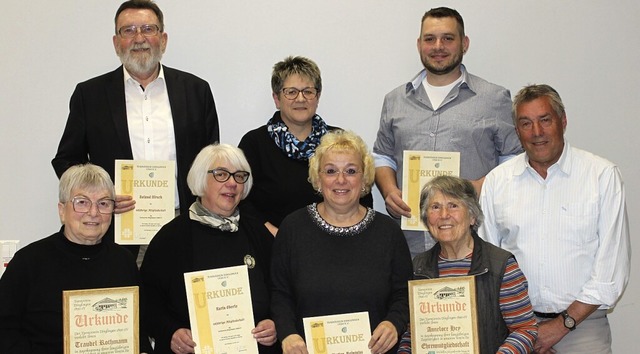 Anja Linz (Mitte hinten) erhielt die Gauehrennadel in Gold. | Foto: Verein Anja Linz (Mitte hinten) erhielt die Gauehrennadel in Gold. | Foto: Verein