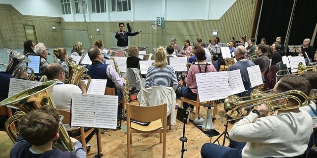 Das Orchester in einer der letzten Proben vor dem Konzert.   | Foto: Endrik Baublies