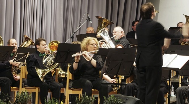 Unterhielt mit Musik aus Italien: der MV Weisweil.   | Foto: Ilona Hge