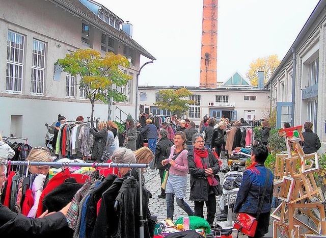 Gut besucht: der Frauenkleidermarkt im Kulturzentrum Kesselhaus | Foto: Elisa Tanneberg-Passlick Gut besucht: der Frauenkleidermarkt im Kulturzentrum Kesselhaus | Foto: Elisa Tanneberg-Passlick