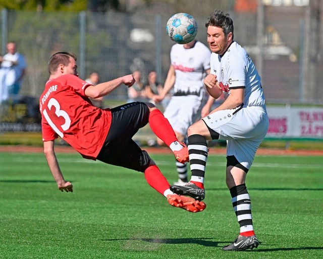 Bonndorfs Ralf Ackermann (links) gab a...enhausen gab’s nichts zu holen. | Foto: Wolfgang Scheu Bonndorfs Ralf Ackermann (links) gab a...enhausen gab’s nichts zu holen. | Foto: Wolfgang Scheu