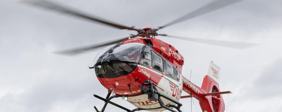 Tourist bleibt im Schluchsee im Morast stecken – Hubschrauber muss ihn retten