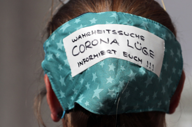 Wie sich ltere Menschen im Internet radikalisieren