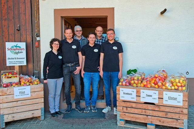 Auf dem Schopferer-Hof packen drei Generationen an. | Foto: Heinz Käsinger Auf dem Schopferer-Hof packen drei Generationen an. | Foto: Heinz Käsinger