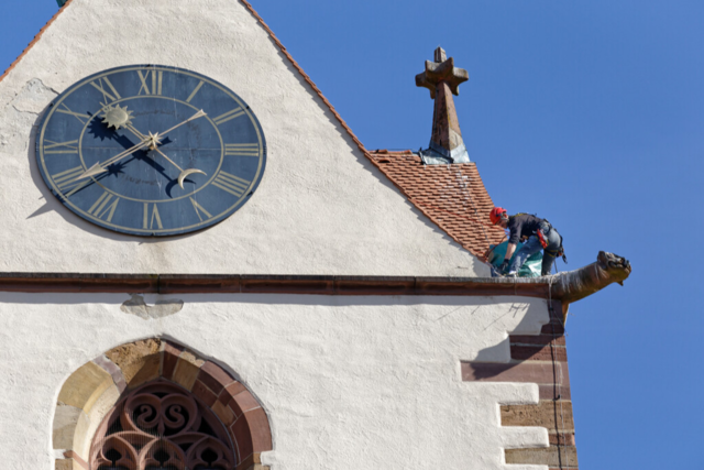 Storchennester von Endinger Kirchturm entfernt - obwohl die Strche schon Eier ausbrten