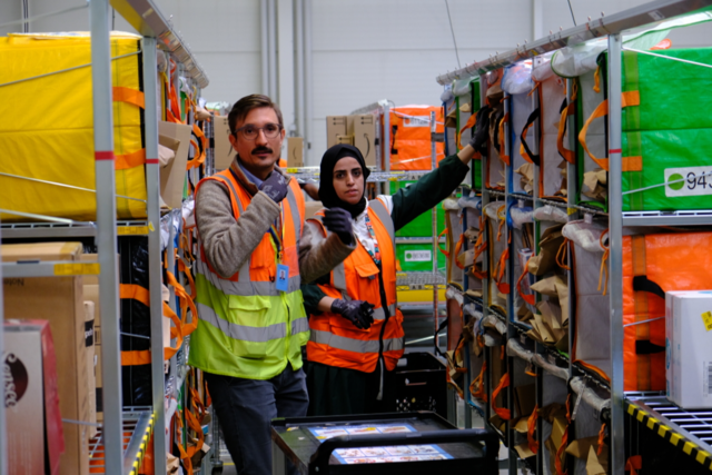 Amazon-Verteilzentrum in Neuenburg: Hinter den Kulissen im Reich der abertausenden Pckchen