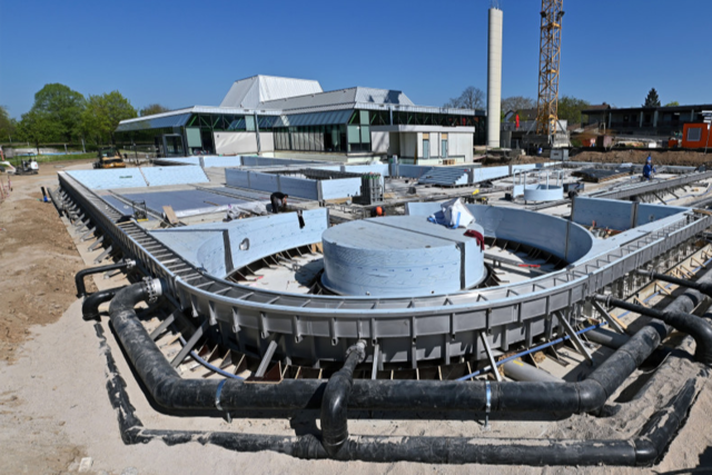Das neue Auenbecken am Freiburger Westbad nimmt Formen an