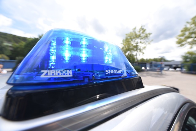 Ein Autofahrer hat am Dienstag auf der...erkehr überholt und andere gefährdet. | Foto: Jonas Hirt Ein Autofahrer hat am Dienstag auf der...erkehr überholt und andere gefährdet. | Foto: Jonas Hirt