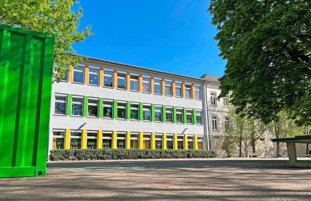 Auf dem Schulhof der Eichrodtschule en...tagsschule soll im Bestand erfolgen.    | Foto: Mark Alexander