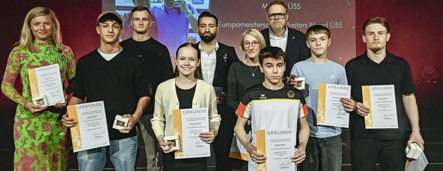 Mehrere Sportlerinnen und Sportler wurden mit Goldmedaillen geehrt.  | Foto: Endrik Baublies