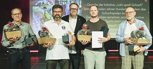 Auch fr Engagement im Ehrenamt gab es Auszeichnungen.  | Foto: Endrik Baublies